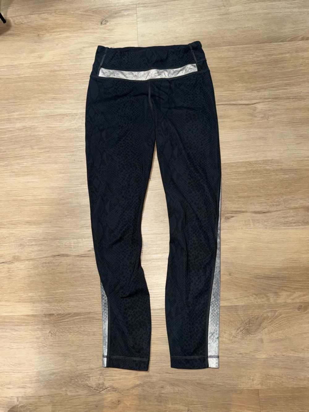 Lululemon mid calf yoga athletic pants snake skin print